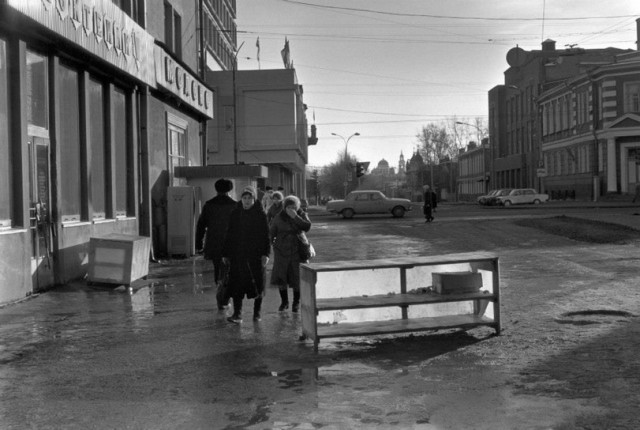 «Время было весёлое, обстановка творческая, люди открытые и дружные, на лавочке можно было всегда выпить вина»
