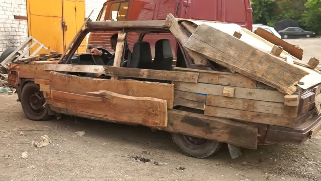 Деревянную горку за 6 млн рублей установили в Северодвинске