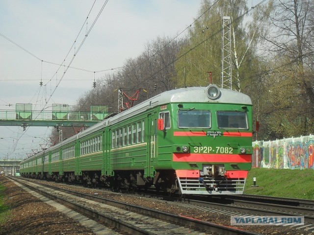 Поезд зеленый фото