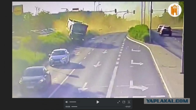С ребенком на красный, под КамАЗ...