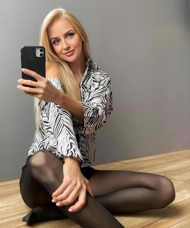 Ножки в нейлоне. Часть 2