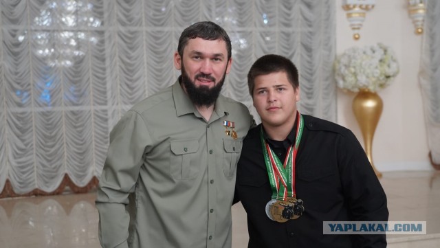 Чеченские машины и кафе горят, а полиция бездействует