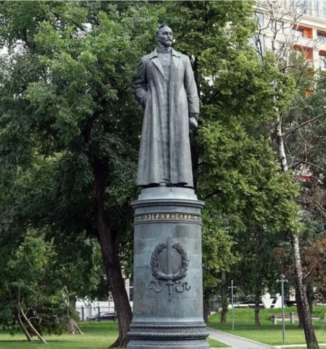 Это памятник Ленину в г. Кавриаго (Италия)