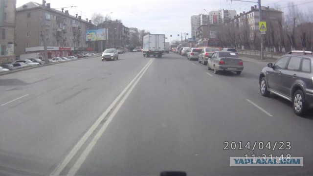 Один поворачивал , другой летел.