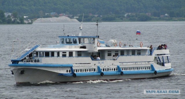 Спуск на воду нового теплохода в Зеленодольске.