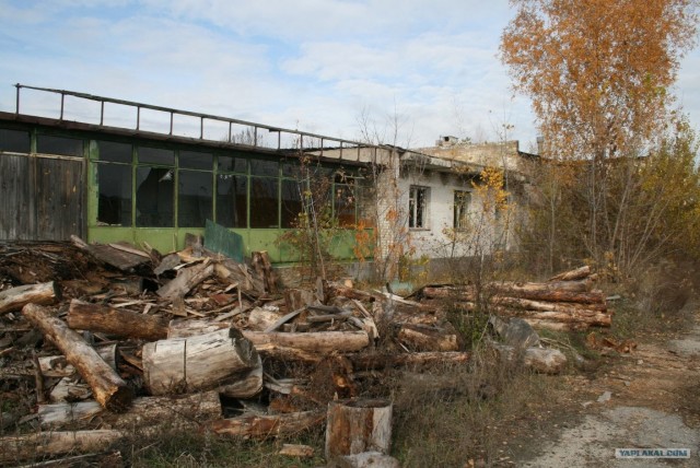 Заброшенная танковая база.