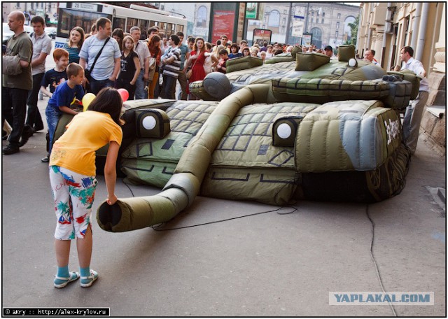 «Я из газеты»: самая необычная танковая маскировка