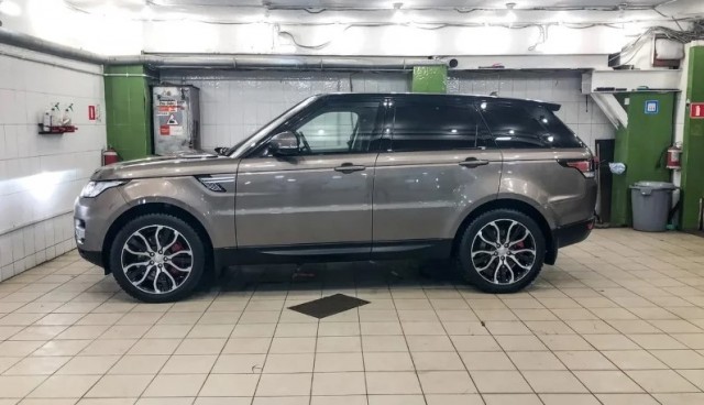 Рождён для ремонта? Что сломалось у внедорожника Range Rover Sport за четыре года