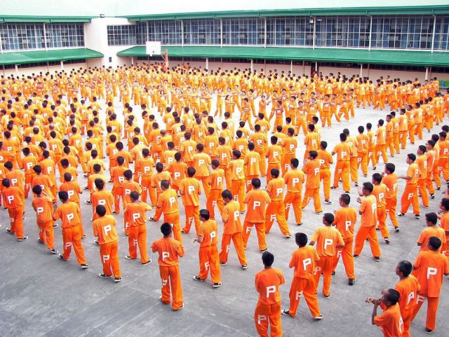 Массовый танец филиппинских заключённых под песню Майкла Джексона ''Thriller'', собравший 50 миллионов просмотров