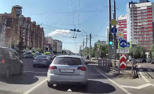 Красноярские инспекторы ДПС привлекли к ответственности водителя, не пропустившего машины скорой помощи