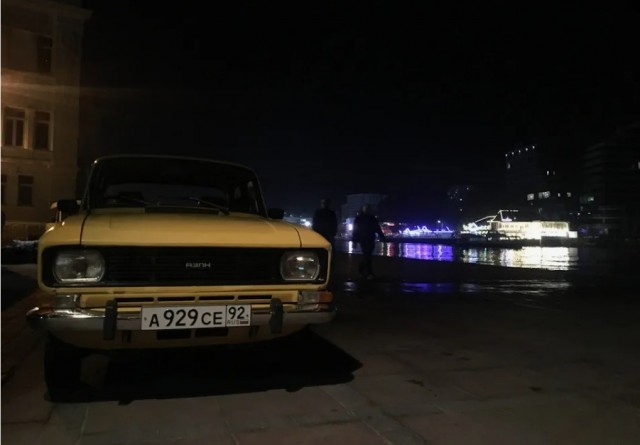 Москвичи уже полчаса сидят без света