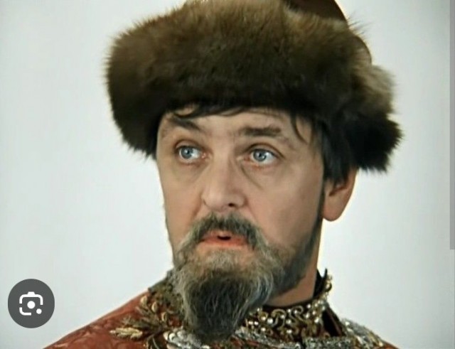 Глава Обнинска подарил пряник и мочалку пловчихе Алине Гайфутдиновой, завоевавшей три бронзовые медали на чемпионате Европы в Париже