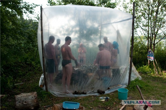 Юрт в купальниках