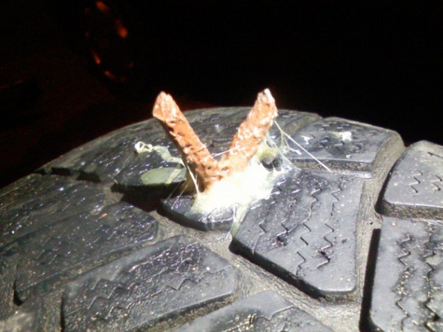 Быстрый ремонт безкамерки на дороге