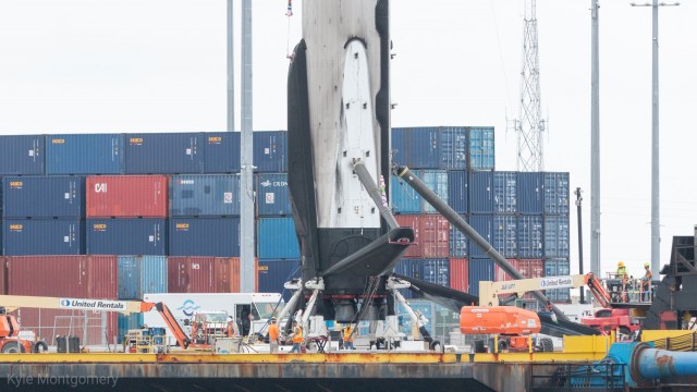 Falcon 9 вернулась на космодром
