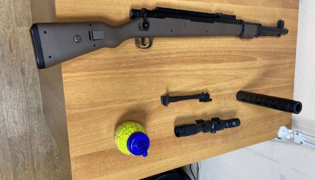 «Человеком с ружьём» в Красноярском крае оказалась 19-летняя девушка с игрушкой