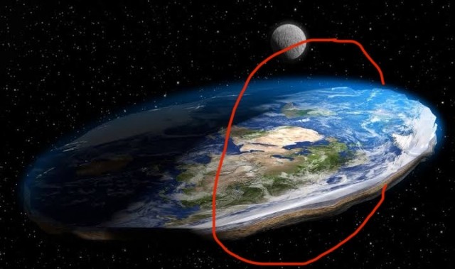 Международная космическая станция на фоне Луны