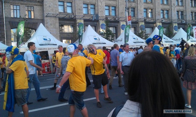 Киев. Фан зона на крещатике!
