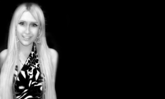 Девушка, у которой не закрывается рот