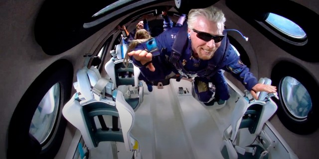 Невероятная активность НЛО зафиксирована на орбите Земли