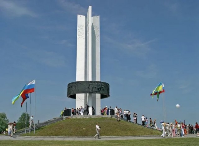 Россиянка Мария Ласицкене, завоевавшая золото, и бронзовая призерка Олимпиады украинка Ярослава Могучих