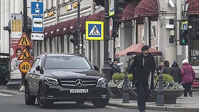 Вам с «Мерседесом» только на разборку! Петербург накрыло дефицитом запчастей на машины