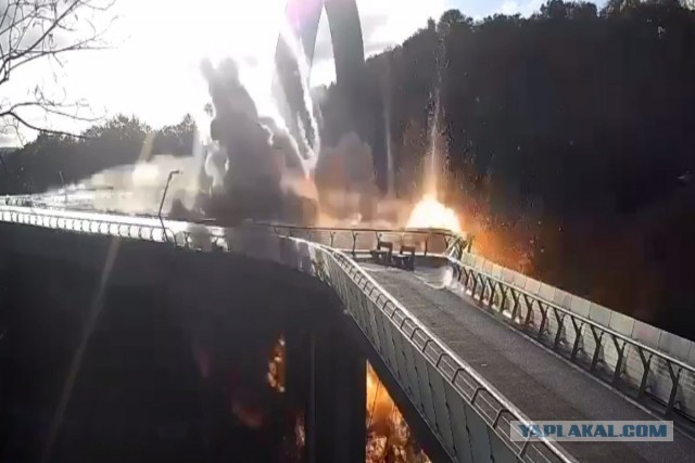 Над Белгородом сейчас активно работает система ПВО.