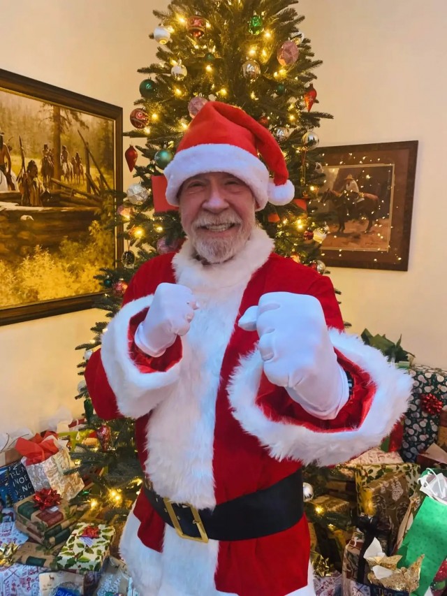 Санта Чак поздравляет Рождество с Чаком Норрисом