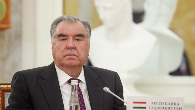 Президент Таджикистана подписал закон о запрете ношения «чуждой одежды»