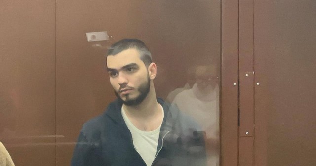 Виталика Калашова, напавшего с ножом на посетителей ТЦ на Неглинке, приговорили к семи годам