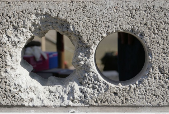 Загадка — зачем у нефтяников на северных вахтовых месторождениях дырки в тапках?