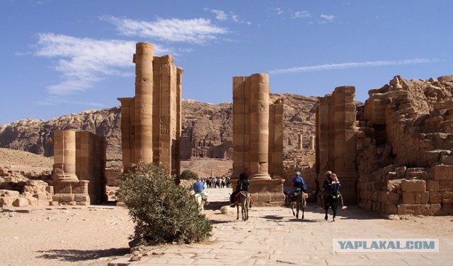 Иордания. Петра. Эль-Хазне. Новодел после приличного потопа