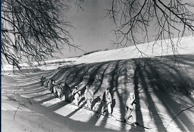 Фотографии связанных с историей Красной и Советской Армии.