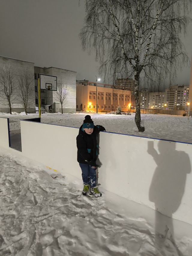 На берегу Финского залива в Санкт-Петербурге каток открыла шестикратная чемпионка СССР фигуристка Тамара Москвина. Ей сейчас 83!