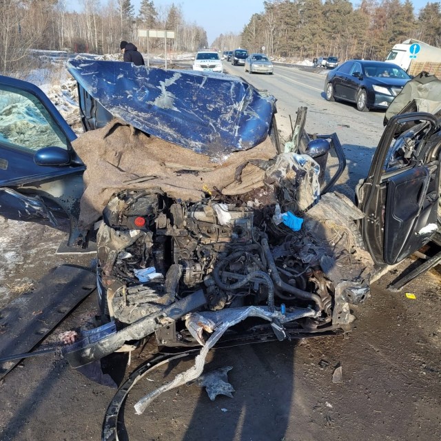 Вытолкнул под грузовик