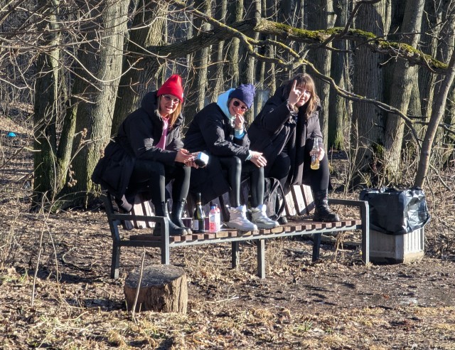 С праздником, дамы!