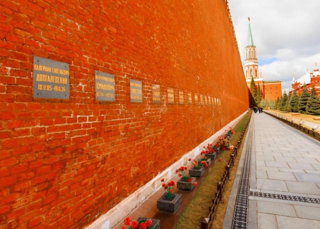 В Москве дорого не только жить, но и умирать