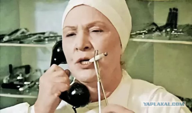 Наливаем водку с интересным звуком...