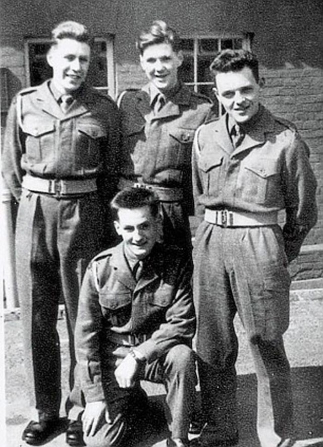 Арнольд Шварценеггер и другие знаменитости, которые служили в армии. И имеются фото их в форме