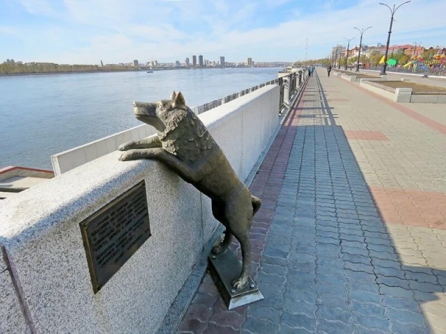 6 памятников собакам