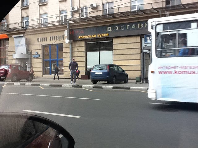 Стэтхэм гуляет по Москве?