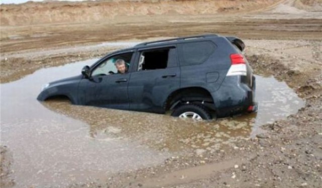 Как Toyota Prado утонул в русской луже