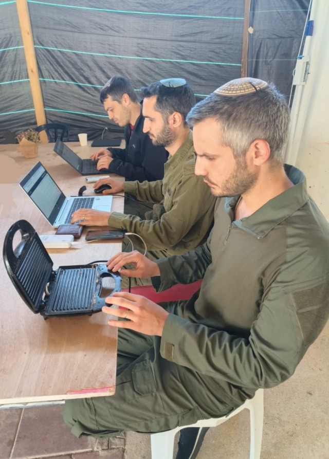 Суровые военные хакеры