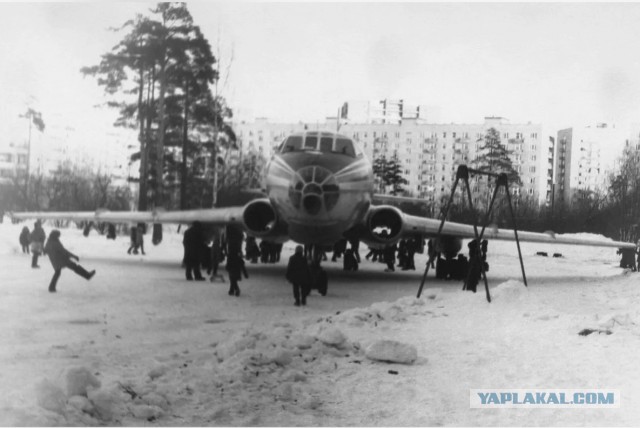 Ничего необычного, просто Король всех вертолётов Ми-26 перевозит Ту-134