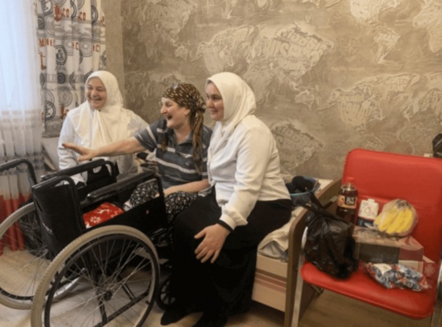 "Помогаю всем, а себе помочь не могу". 12 лет работаю социальным работником и честно о том, как опускаются мои руки