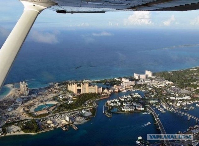 Под крылом самолета