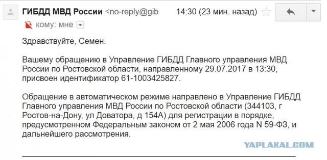 Молодая парочка сделали эффектное фото на капоте БМВ
