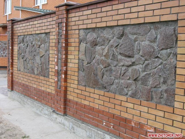 "У нас не Европа!" - почему россияне выбирают высоченные заборы и смеются над живой изгородью