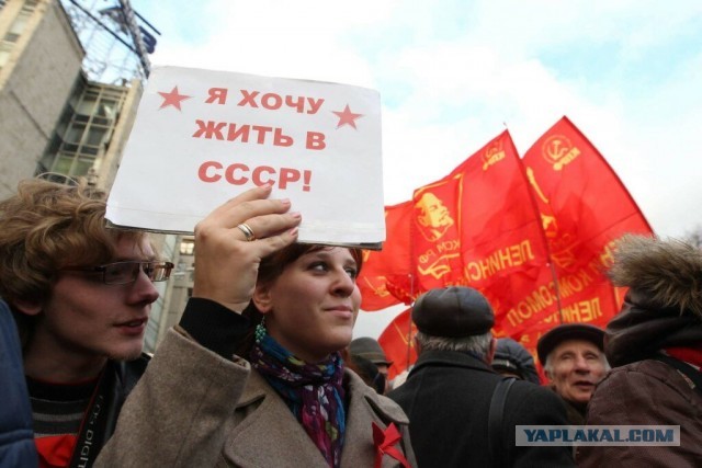 В центре Астрахани повесили чучело Горбачева