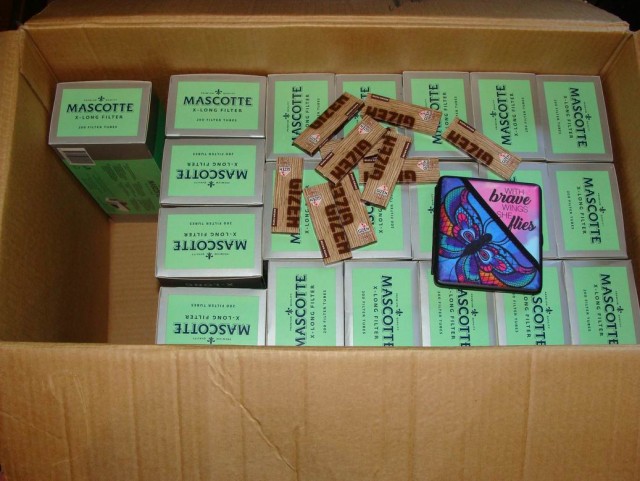 Пачка сигарет из натурального развесного табака стоит всего 36 рублей.